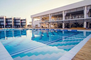 2 piscinas al aire libre, tumbonas