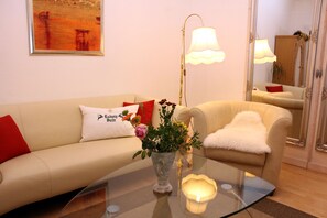 Apartment, 2 Bedrooms (Ludwig Suite) | Living area | Flat-screen TV - Ultra Alpes (Rottenbuch)