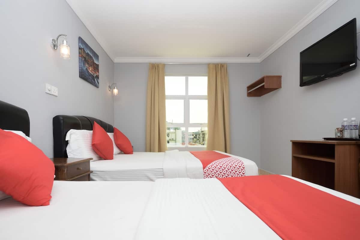 Suite familiare | 1 camera, una scrivania, Wi-Fi gratuito, lenzuola