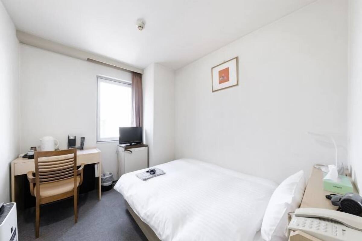 Premium bedding, free WiFi, bed sheets