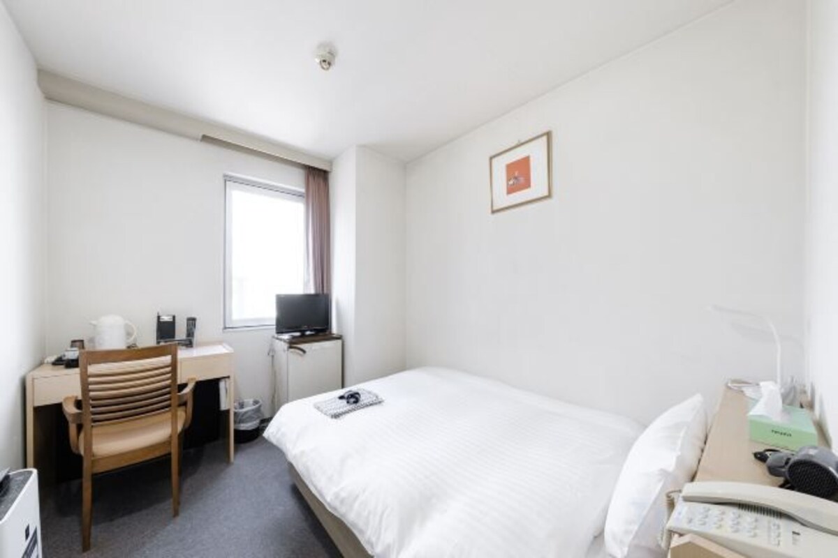 Single Room (Non-Smoking)