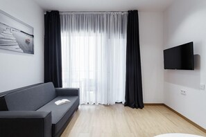 Coffres-forts dans les chambres, bureau, fer et planche à repasser