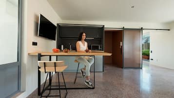 Appartement Deluxe | Coin cuisine privé | Réfrigérateur, micro-ondes, plaque de cuisson, machine à expresso