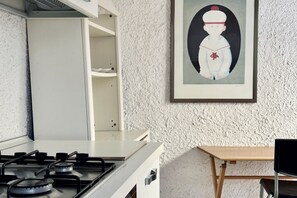 Refrigerador, horno y comedor 