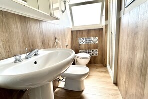 Ducha, bidet, toallas