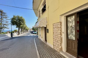 تفاصيل الفندق من الخارج