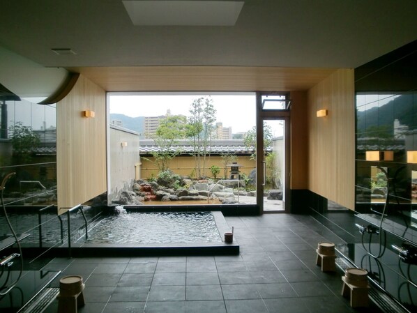 Public bath - Ishikin Ryokan (Gifu)