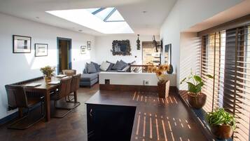 Luxury Apartment, Multiple Beds (Beach View) | Private kitchen | Fridge, microwave, oven, stovetop