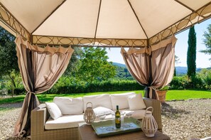 Terrace/patio - Villa Montanina - Relax in Tuscany (Castel Focognano)