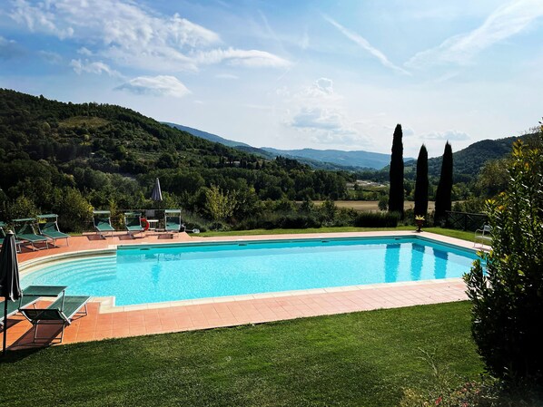 Pool - Villa Montanina - Relax in Tuscany (Castel Focognano)