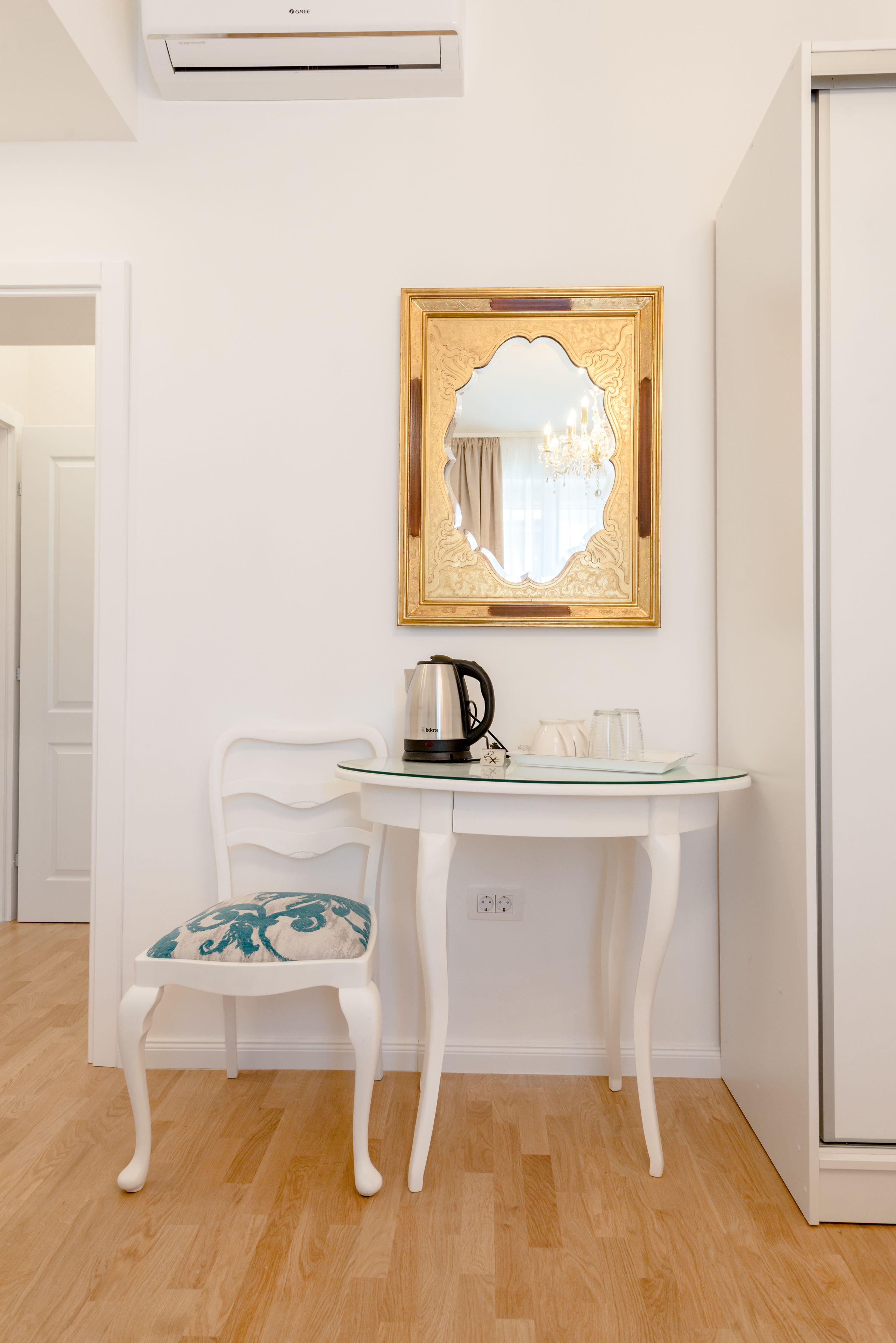 Photo - Le Monde - Vintage Accommodation