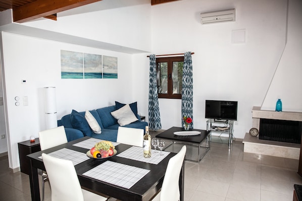 Villa, 2 Bedrooms | Living area