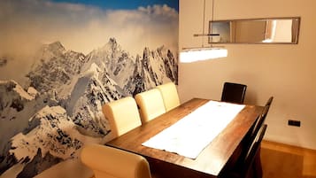 Apartment, 3 Bedrooms (Goldapartment - incl.cleaning fee) | In-room dining