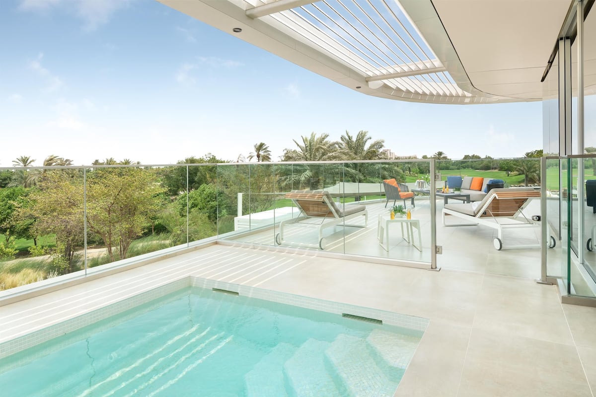 Private Pool One Bedroom Suite with Signature Lounge & Saltwater Pool Access - Free Shuttle to Malls