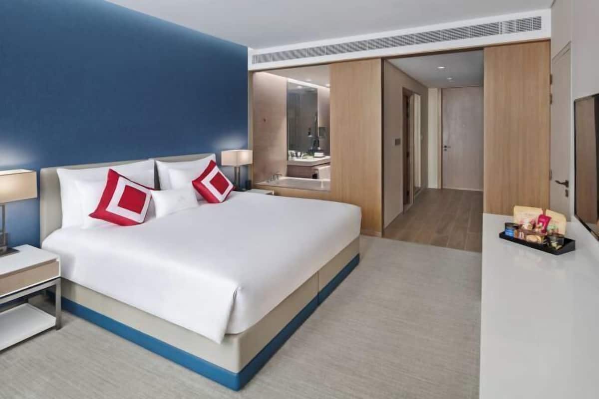1 bedroom, premium bedding, down duvets, minibar