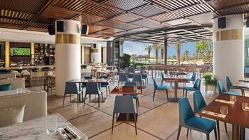 3 restaurants; breakfast, lunch, dinner and brunch served