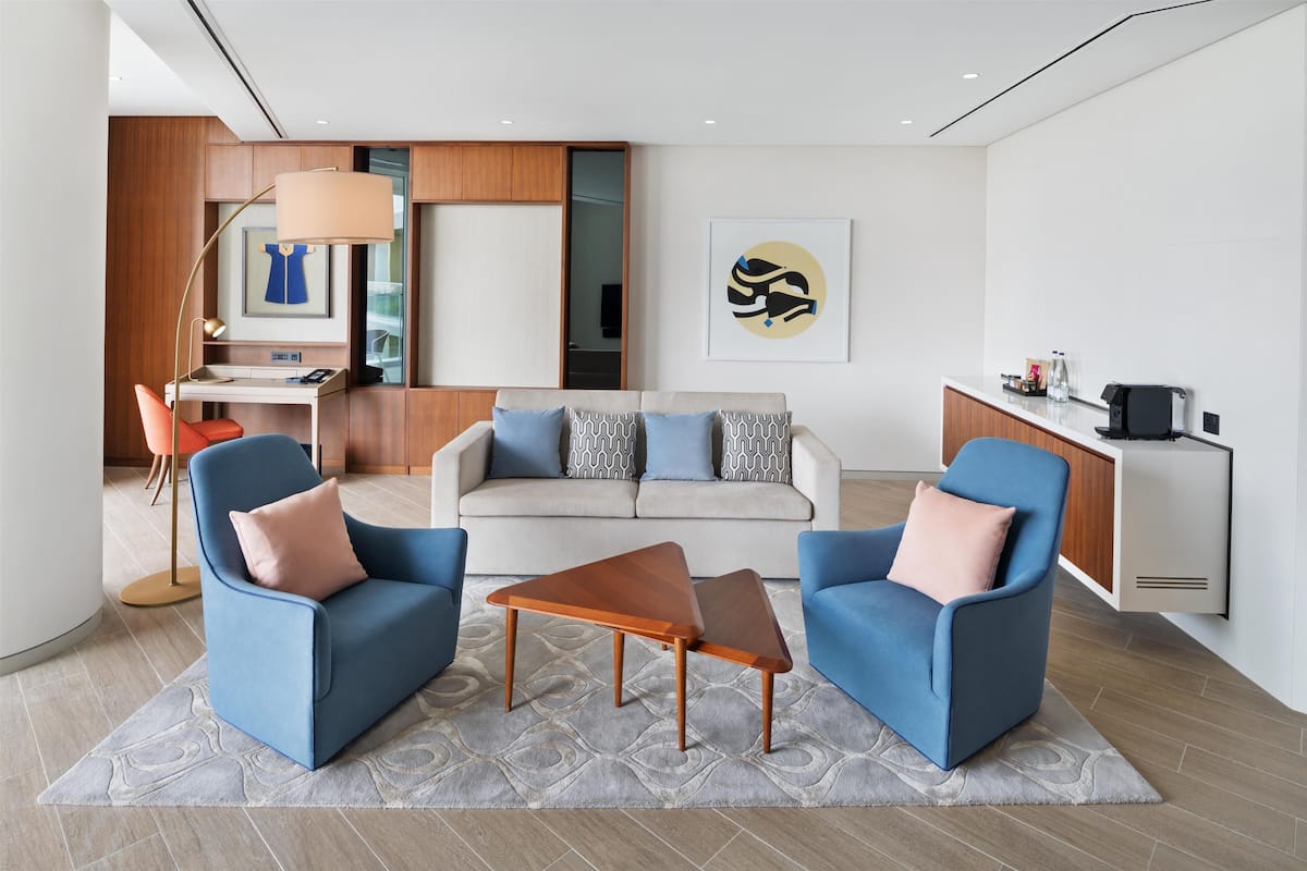 Resort Course One Bedroom Suite with Signature Lounge, Saltwater Pool Access-Free Shuttle to Malls