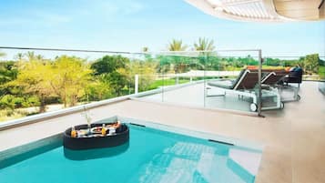 Private Pool One Bedroom Suite with Signature Lounge & Saltwater Pool Access - Free Shuttle to Malls | Quang cảnh ban công