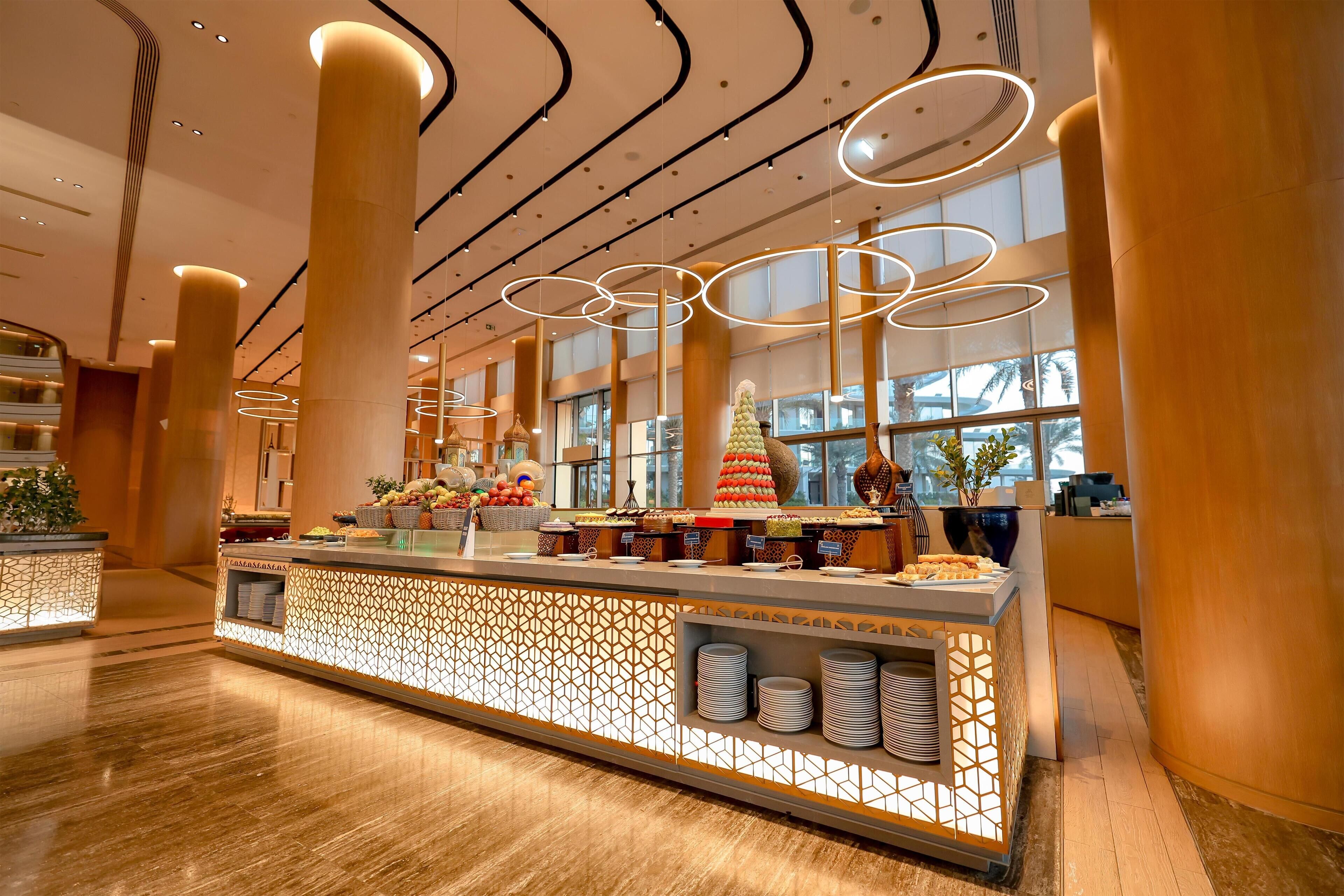 3 restaurants; breakfast, lunch, dinner and brunch served 
