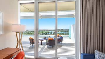 One Bedroom Terrace Suite with Signature Lounge & Saltwater Pool Access with Free Shuttle to Malls | Quang cảnh từ phòng