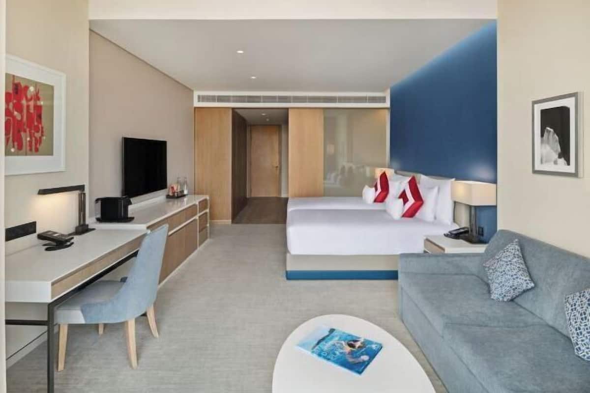 1 bedroom, premium bedding, down duvets, minibar