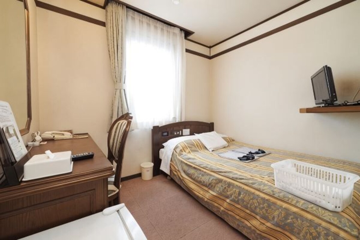 Semi Double Room Non-Smoking