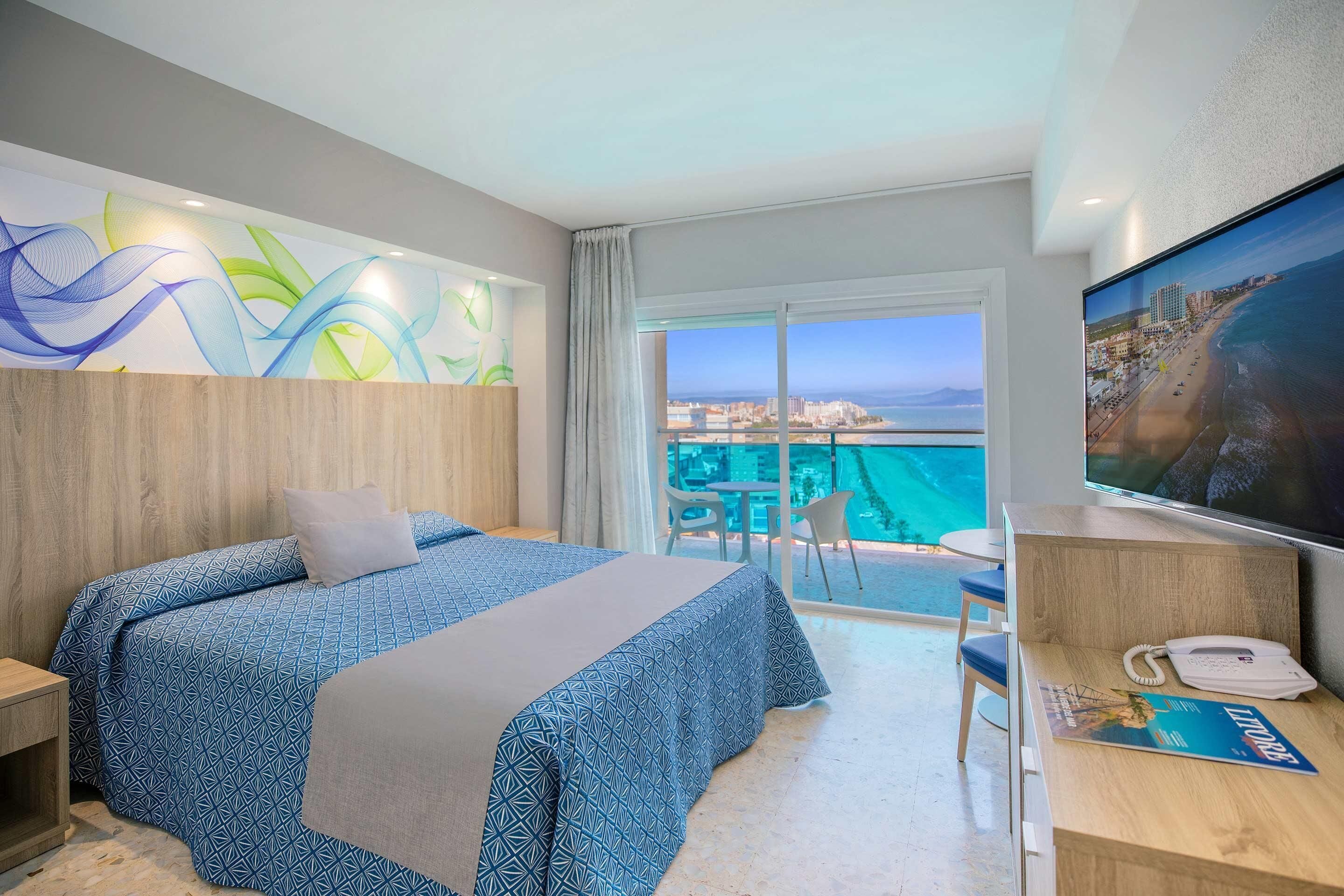 Safe på rommet, skrivebord, wi-fi (inkludert) og sengetøy