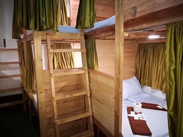 Free WiFi, bed sheets