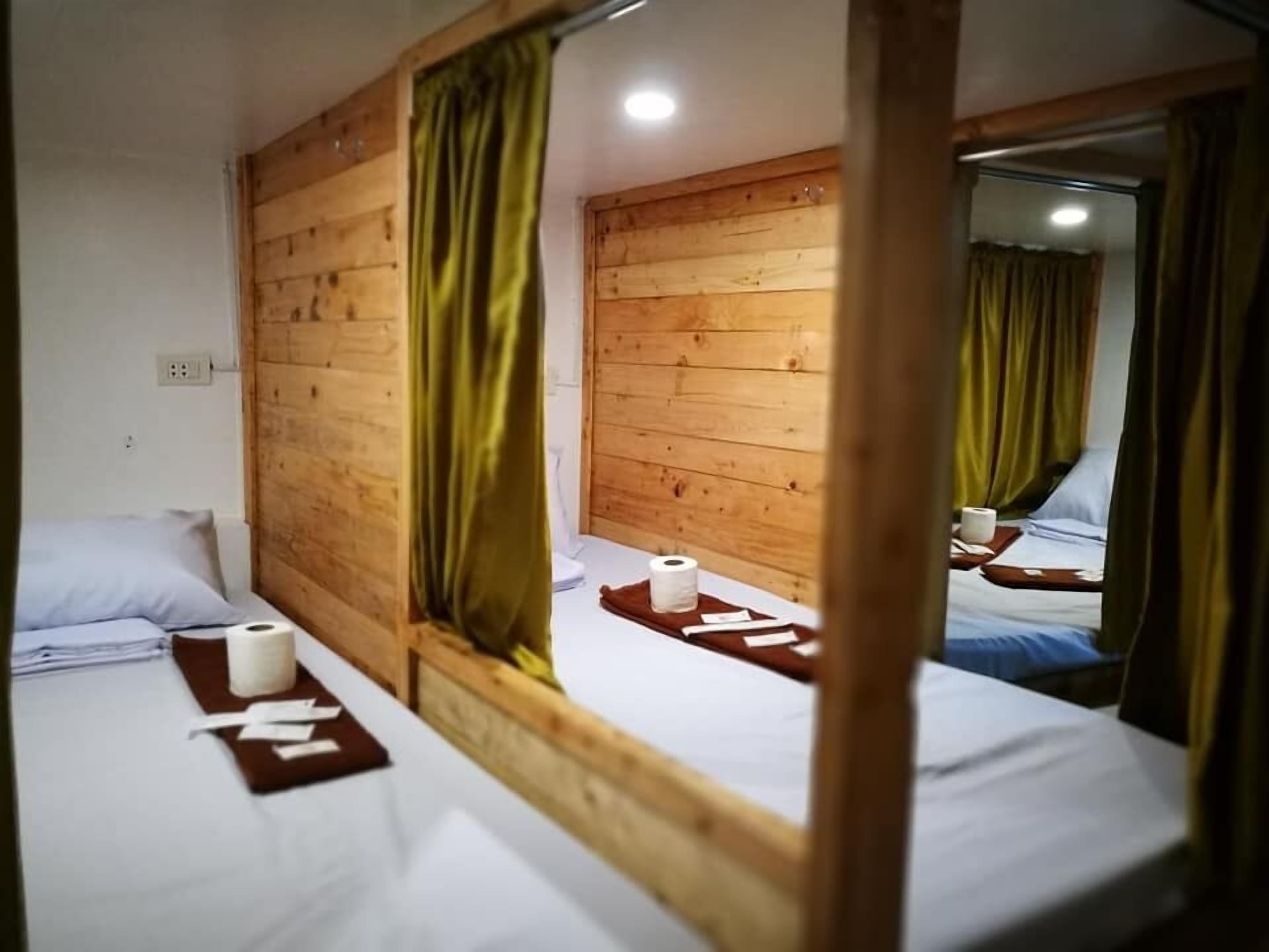 Free WiFi, bed sheets