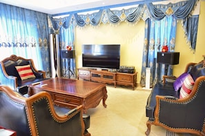 Villa | Wohnzimmer | Fernseher