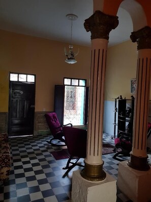 Reception - Casa Leo y Oraima (Camaguey)