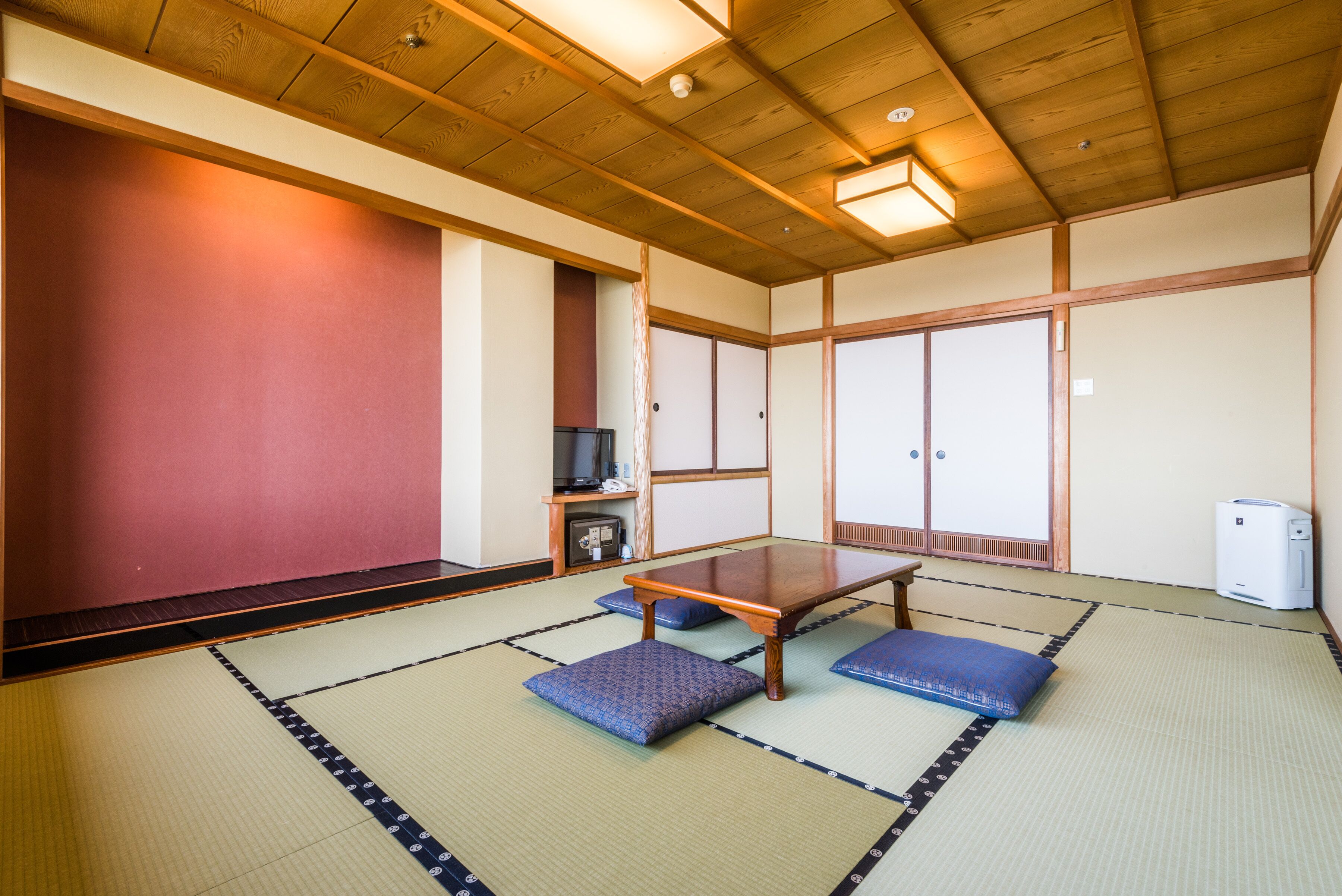 1 bedroom, in-room safe