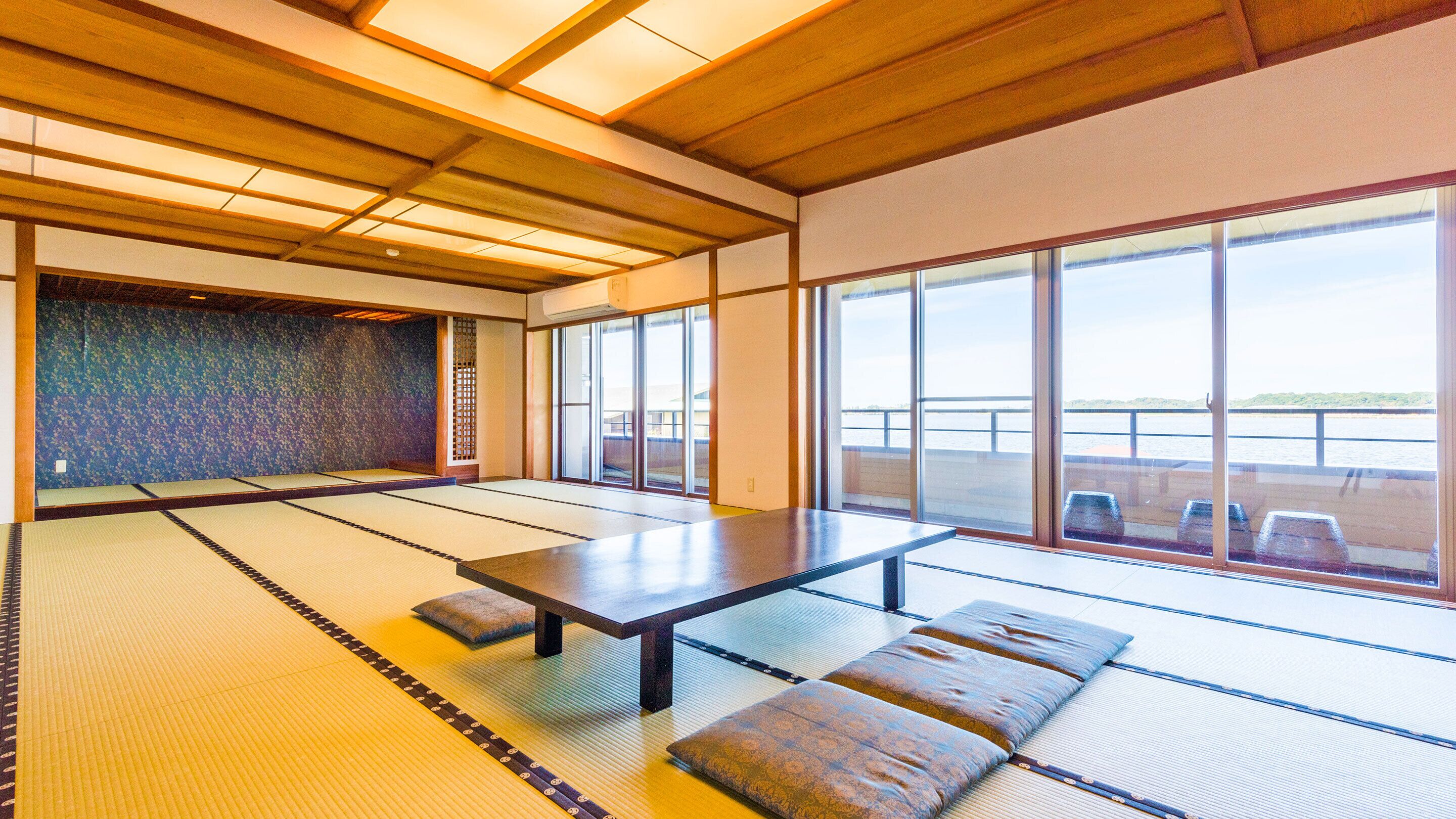 Large Japanese-Style Room, Lakeside, Shared Bathroom, Non-Smoking | In-room safe