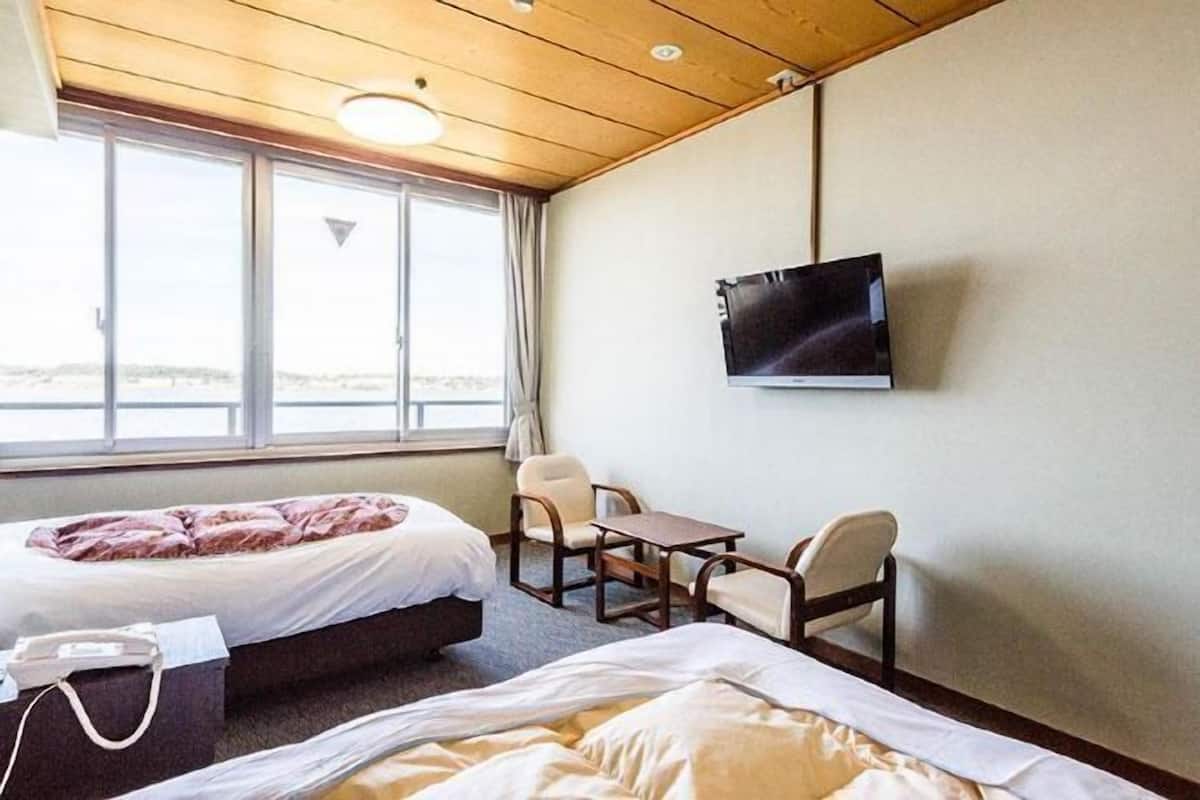 1 bedroom, in-room safe