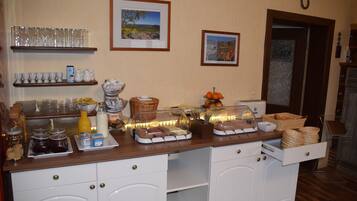 Free daily continental breakfast