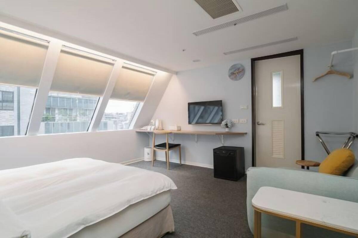 Premium bedding, down duvets, desk, laptop workspace