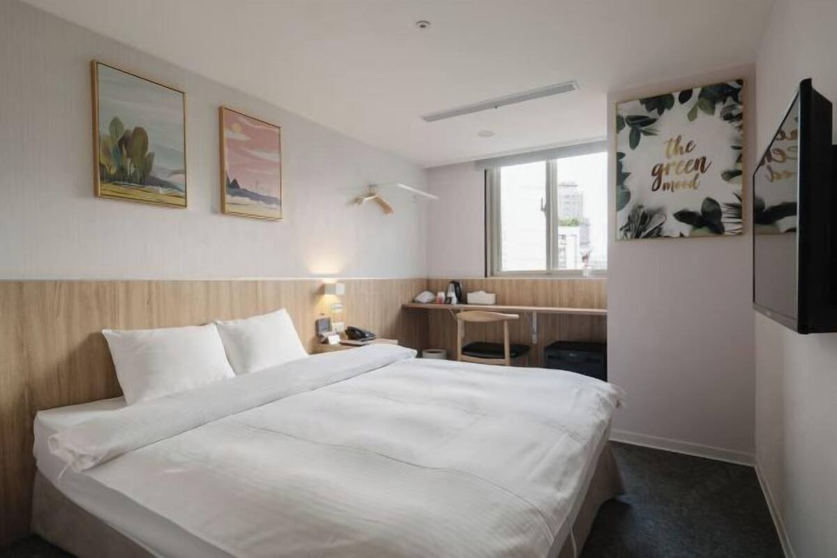 Premium bedding, down duvets, desk, laptop workspace