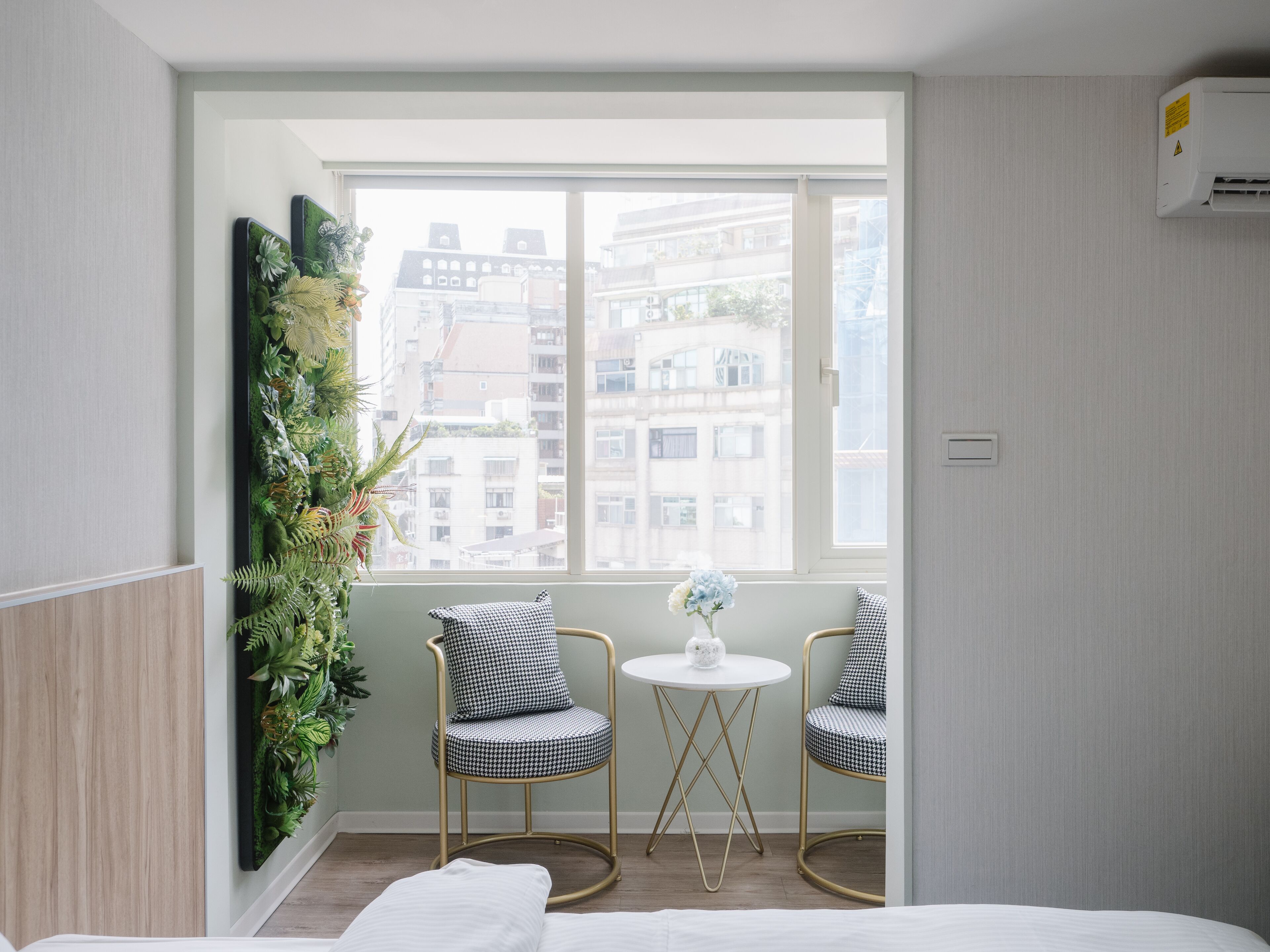 elite twin room | city view