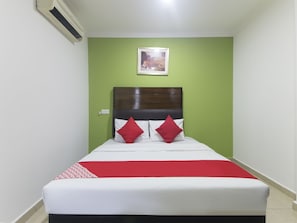 Habitación doble estándar, 1 cama matrimonial | Wifi gratis 