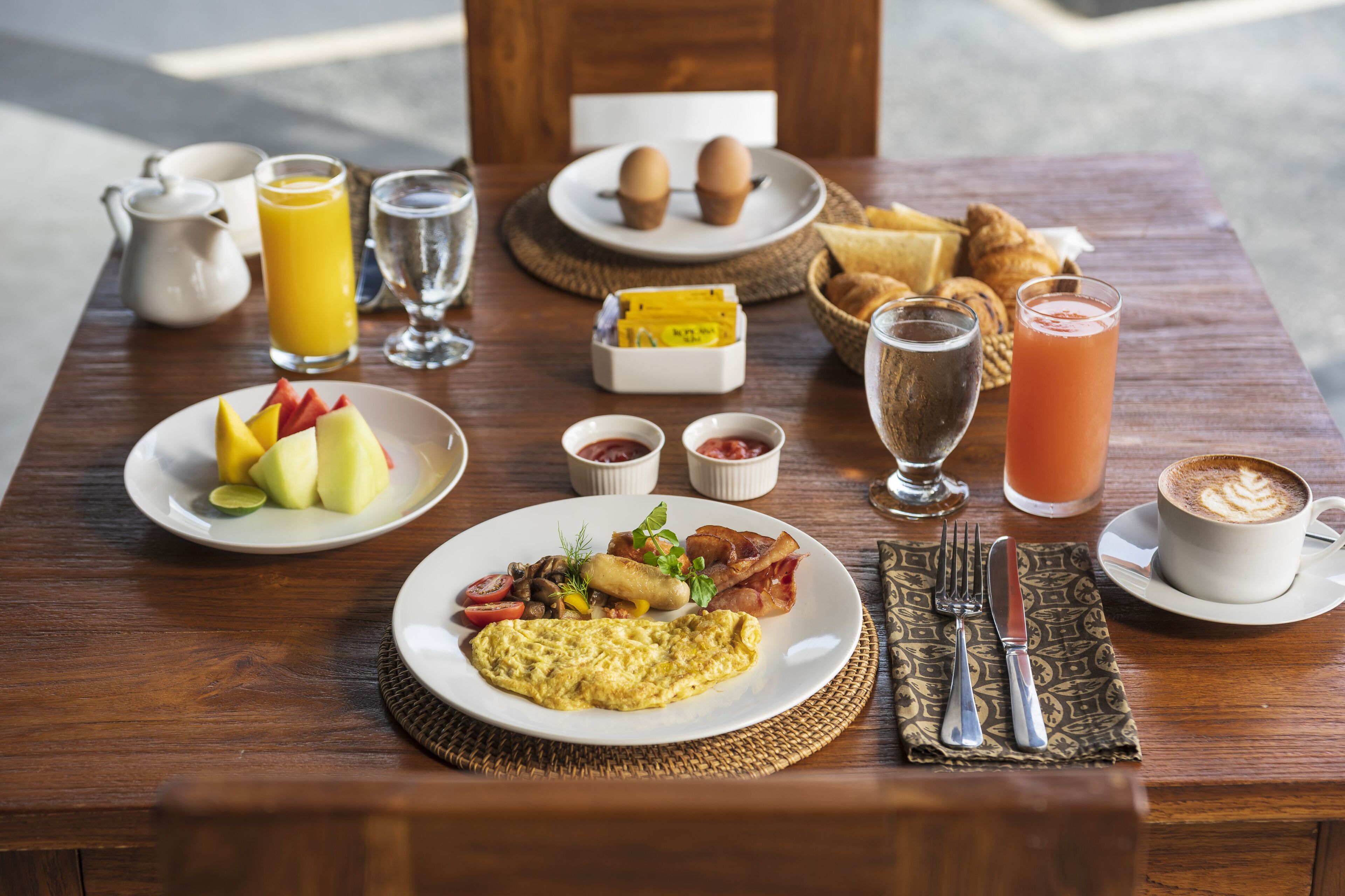 daily continental breakfast (idr 100000 per person)