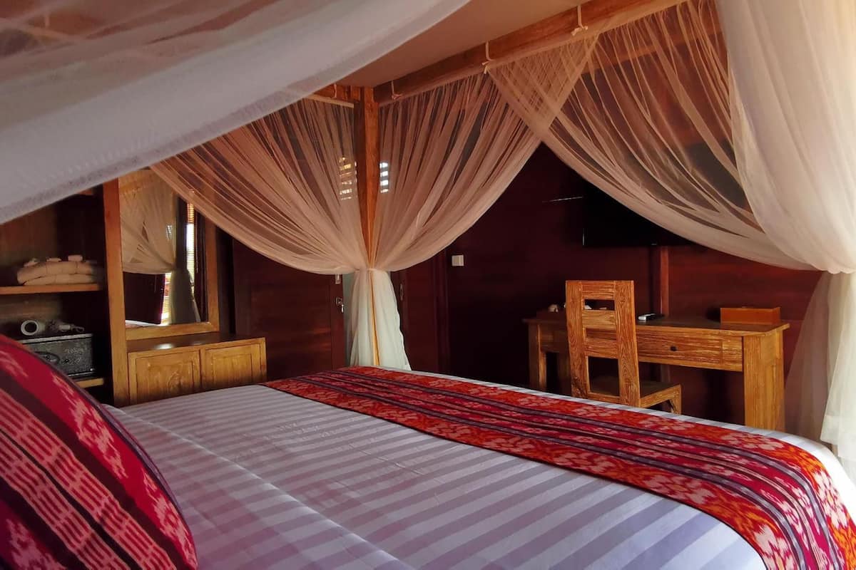 minibar, in-room safe, desk, free wifi