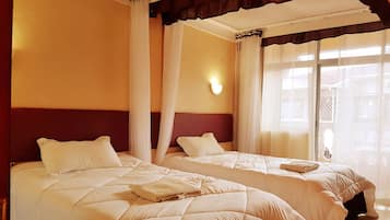In-room safe, desk, bed sheets