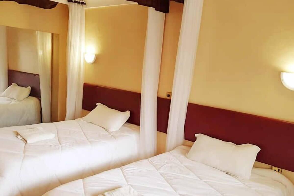 Standard Twin Room, Garden View | In-room safe, desk, bed sheets