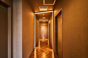 Hallway - &And Hostel Hommachi East (Osaka)