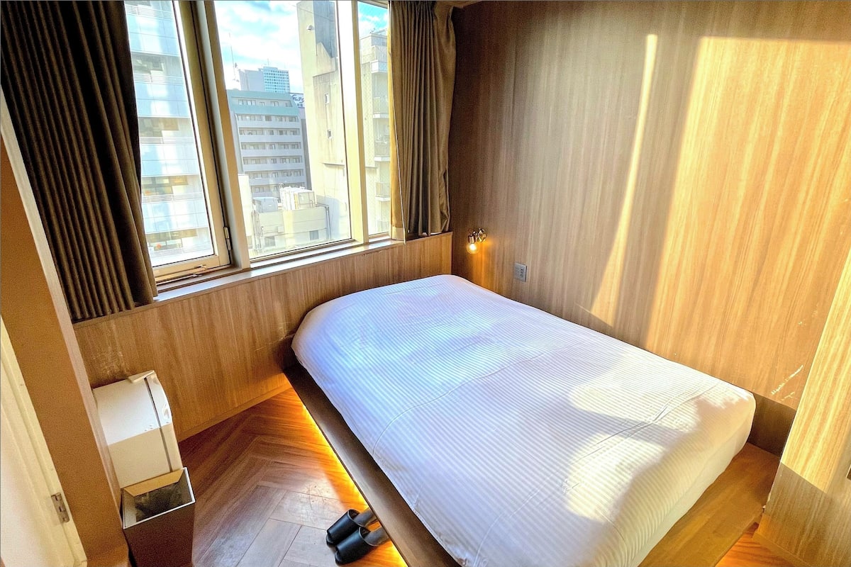 Double Room, Private Bathroom | Blackout drapes, iron/ironing board, free WiFi, bed sheets