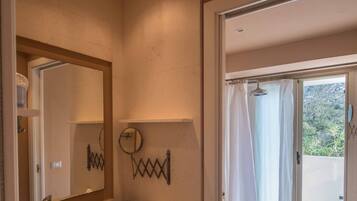 Apartment, 2 Bedrooms | Bathroom sink