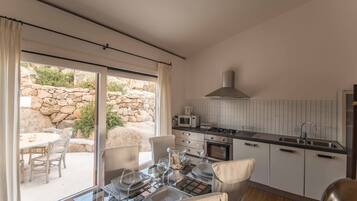 Apartment, 2 Bedrooms | Private kitchen | Cookware/dishes/utensils