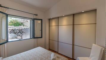 Apartment, 2 Bedrooms | Room amenity