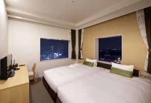 1 bedroom, desk, laptop workspace, blackout curtains