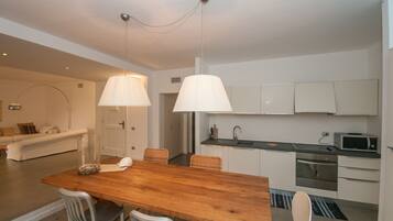 Apartment, 2 Bedrooms | In-room dining